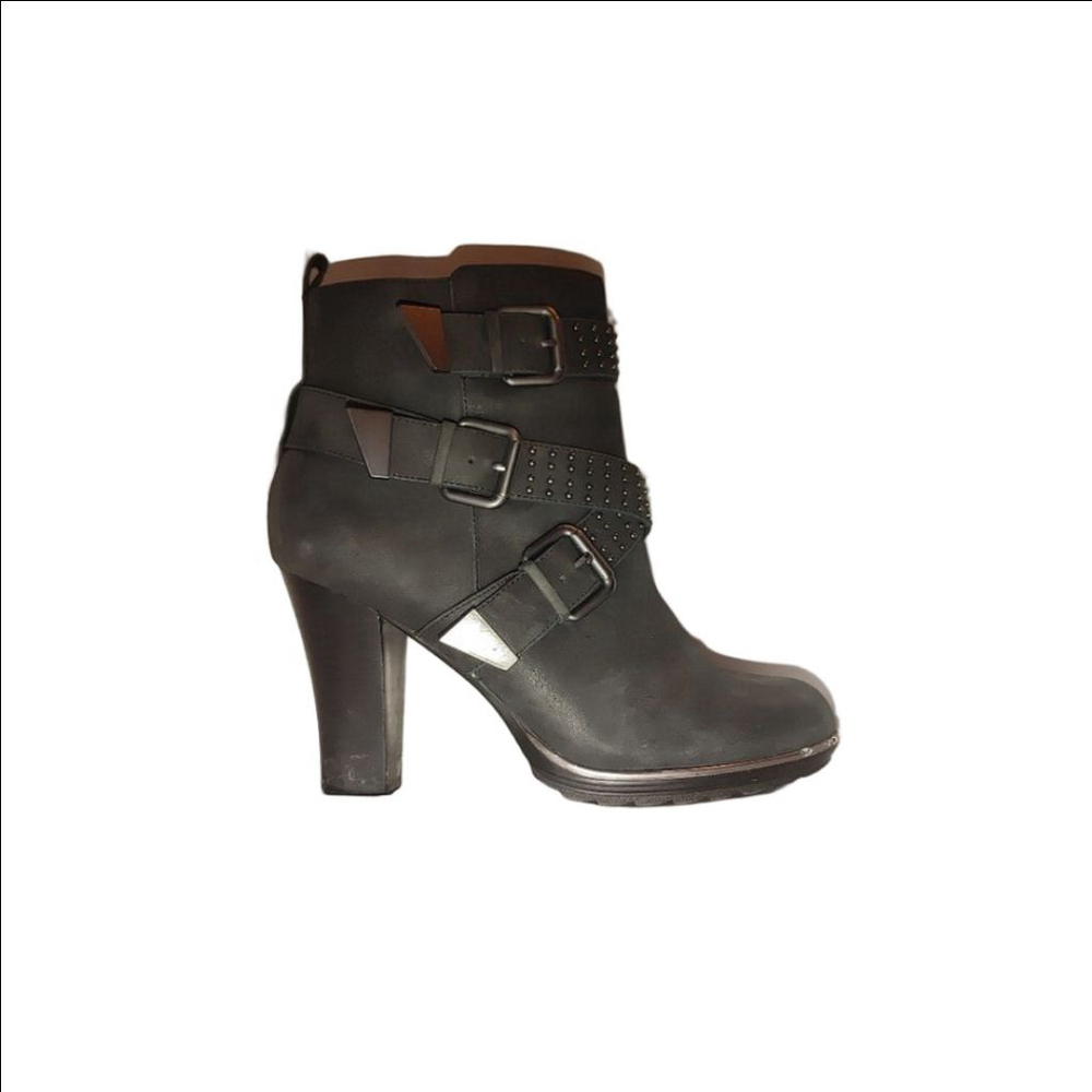 Sofft Whitney Studded Moto Boots Size 8M